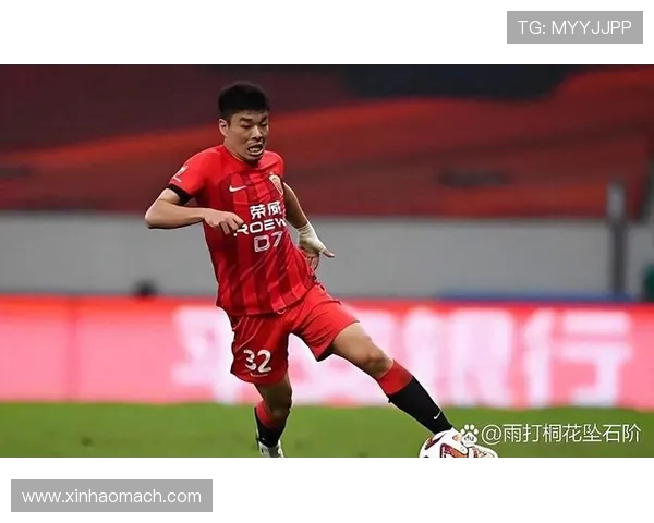 中超焦点战鲁能迎战申花双方争夺季后赛名额激烈对决即将上演