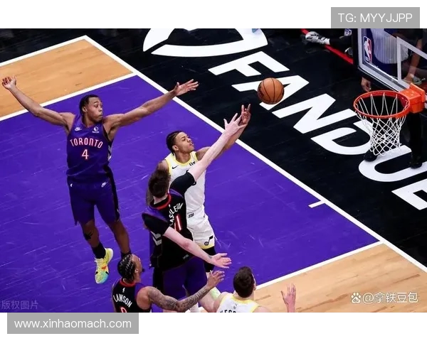 爵士与猛龙的激烈对决回顾16至17赛季精彩瞬间解析