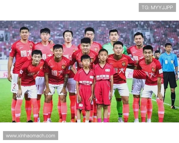 广州足球队实力变革引发热议球迷期待未来发展与挑战